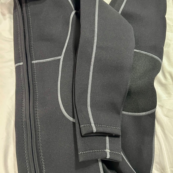 Sz S/M Hevto wetsuit - Picture 3 of 4